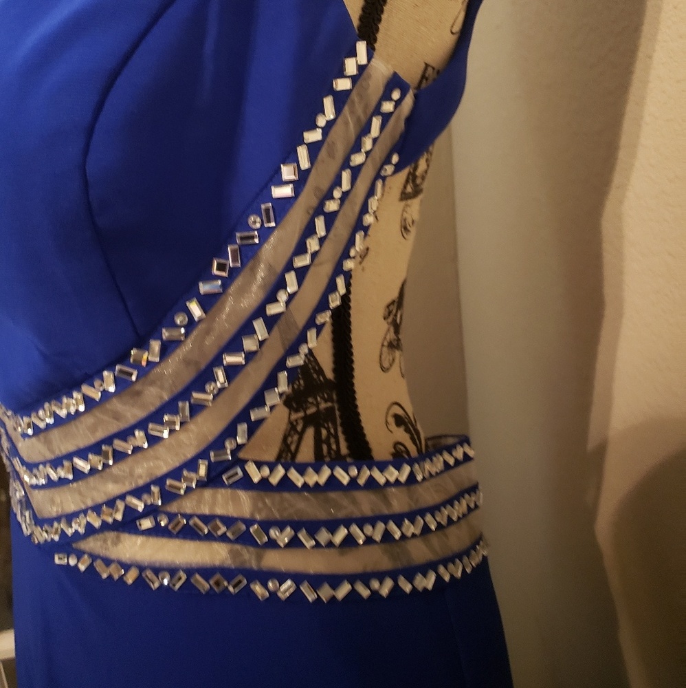 Dress - Picture 5 of 8